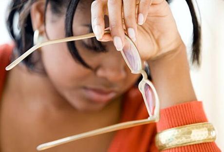 Type 2 Diabetes latest #Type2Diabetes A woman with diabetes suffering from a headache.