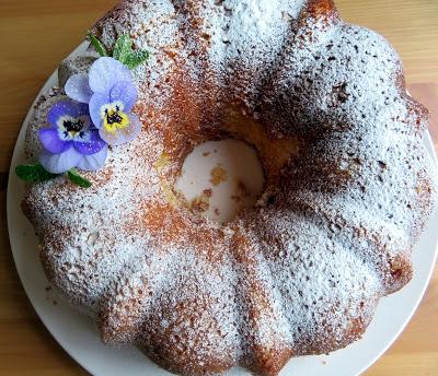 Italian Lemon Cream Cake