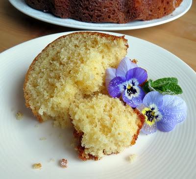 Italian Lemon Cream Cake