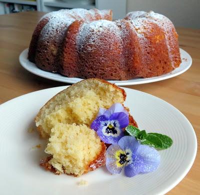 Italian Lemon Cream Cake