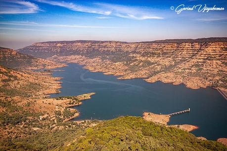 Mahabaleshwar landscape with sunny f16 rule