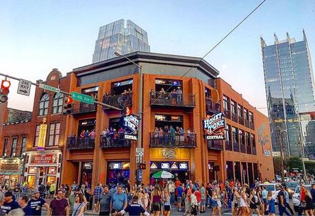 15 Honky-Tonk Bars With Live Music in Nashville