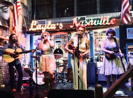 15 Honky-Tonk Bars With Live Music in Nashville