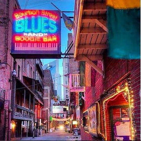 15 Honky-Tonk Bars With Live Music in Nashville