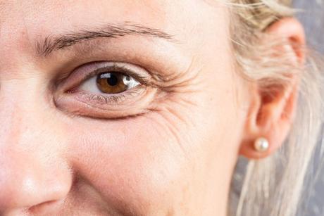 Delay The Aging Clock: 6 Simple Ways To Reduce Wrinkles
