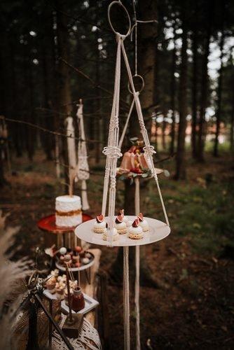 forest wedding styled shoots hanging dessert table fotografie danielaebner