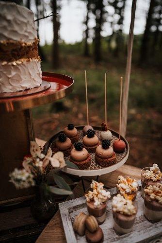 forest wedding styled shoots dessert shots and cupcakes fotografie danielaebner