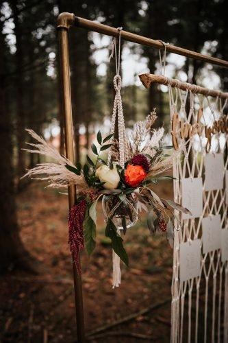 forest wedding styled shoots hanging flowers decor fotografie danielaebner