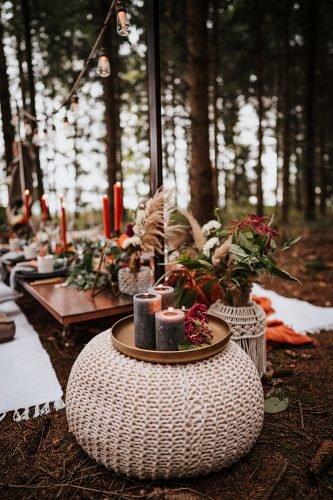 forest wedding styled shoots boho table with candles and pampas grass fotografie danielaebner