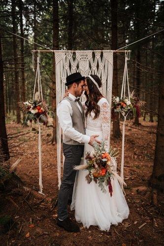 forest wedding styled shoots groom bride boho artal fotografie danielaebner