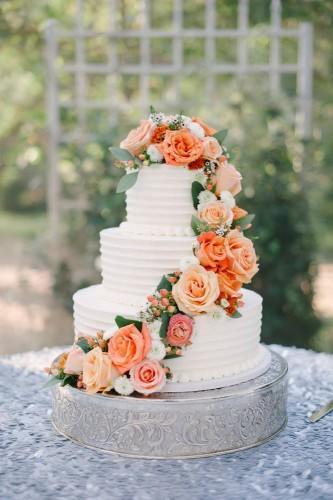 18 beautiful buttercream frosted wedding cakes 1