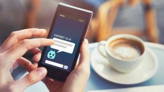 Facebook unveils ‘human-like’ chatbot – BBC News