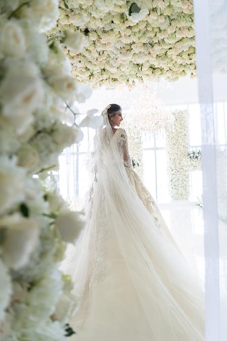 Luxurious blooming wedding in white hues | Janaina & Imran