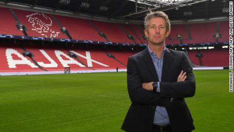 Edwin Van der Sar: ‘Extremely harsh’ if Liverpool isn’t awarded title