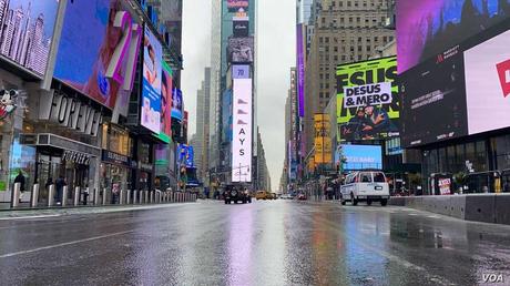Times Square is eerily empty as most New Yorkers are teleworking these days. (Photo: Celia Mendoza /VOA) 