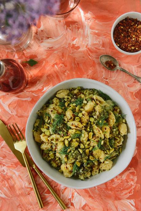 Stovetop Mac And Cheese with Roasted Broccoli // www.WithTheGrains.com