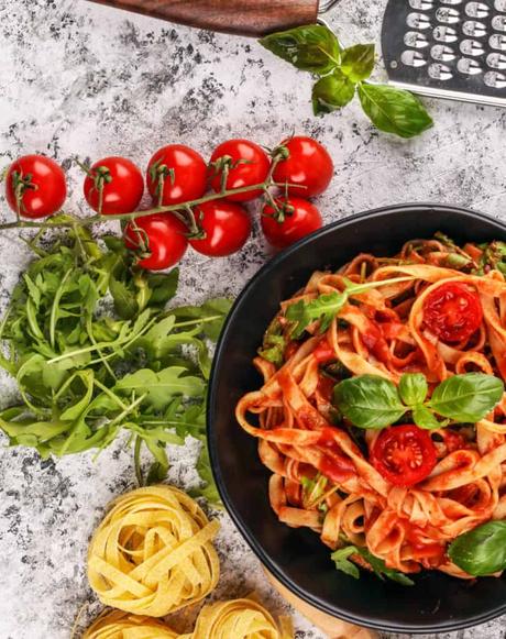Easy Vegetarian Spaghetti Sauce with Whole Wheat Pasta