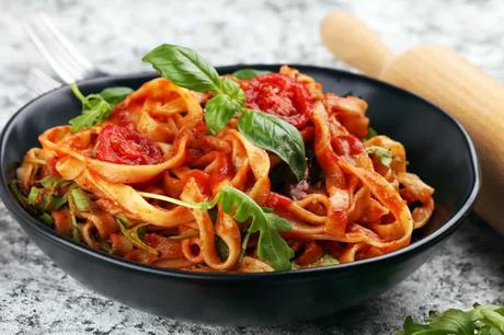 Easy Vegetarian Spaghetti Sauce with Whole Wheat Pasta