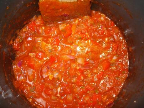 Easy Vegetarian Spaghetti Sauce with Whole Wheat Pasta