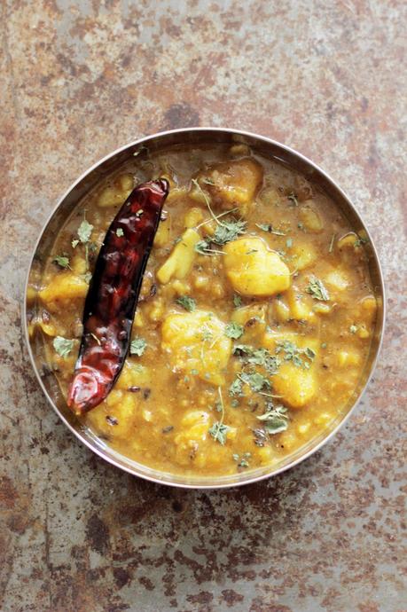 How To Make Aloo Ki Subji Without Onion, Tomatoes And Yogurt/Dahi