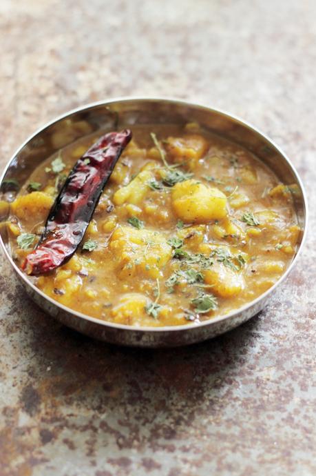 How To Make Aloo Ki Subji Without Onion, Tomatoes And Yogurt/Dahi