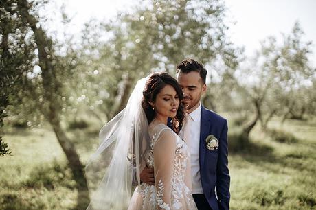 whimsical-intimate-wedding-tuscany-rustic-details_03x