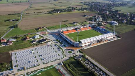 Śmieszne Historie o Piłce Nożnej w Polsce: Introducing Bruk-Bet Termalica Nieciecza, Europe’s Smallest Ever Top Flight Football Club Śmieszne Historie o Piłce Nożnej w Polsce: Introducing Bruk-Bet Termalica Nieciecza, Europe's Smallest Ever Top Flight Football Club - Copyright - https://www.bruk-bet.pl/public/images/parking-i-stadion-bruk-bet-termalica-nieciecza.jpg
