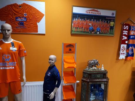 Śmieszne Historie o Piłce Nożnej w Polsce: Introducing Bruk-Bet Termalica Nieciecza, Europe’s Smallest Ever Top Flight Football Club Śmieszne Historie o Piłce Nożnej w Polsce: Introducing Bruk-Bet Termalica Nieciecza, Europe’s Smallest Ever Top Flight Football Club