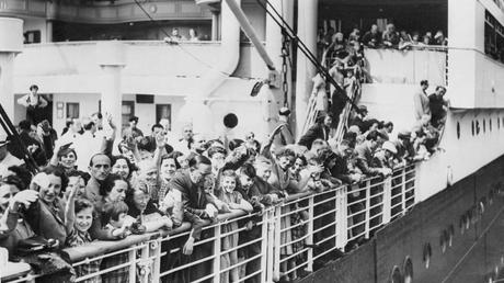 Ship carrying 937 Jewish refugees, fleeing Nazi Germany, is turned away in Cuba
