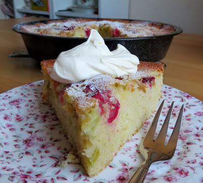 Quick & Easy Rhubarb Cake