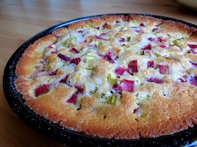 Quick & Easy Rhubarb Cake