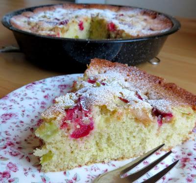 Quick & Easy Rhubarb Cake