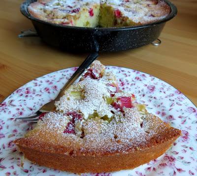 Quick & Easy Rhubarb Cake