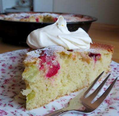 Quick & Easy Rhubarb Cake