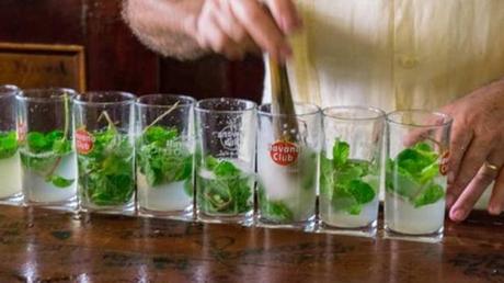 Awesome Idea to Decorate Your Tiny Terrace This Year!