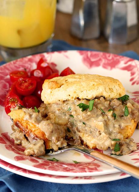 Biscuits with Sausage and Maple Flavor White Gravy