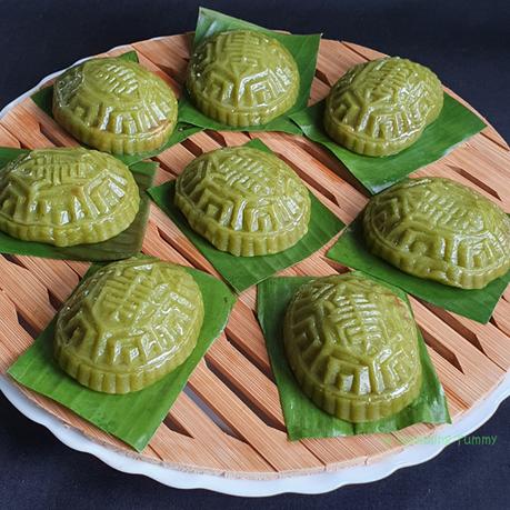 Ang Ku Kueh 紅龜粿 (pandan) Natural colouring