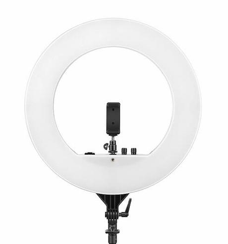 5 Best Ring Lights For YouTubers, Makeup Artists, TikTokers, Photographers