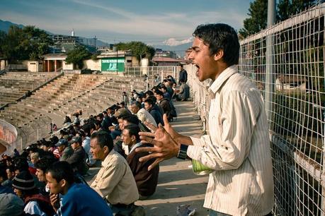 Nepal_kathmandu_football_shouting_boy_img_1817