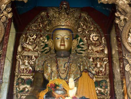 Six meter high figure of Sakyamuni, the past Buddha