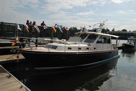 Wilder Happenings + Beautiful Thing of the Day: Hunt 44 Express Cruiser (or) Launch That Boat!