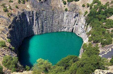 10 Of The Most Beautiful Natural Holes In The Earth