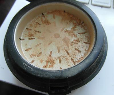 Smashbox Halo Hydrating Pefecting Powder in Light Review