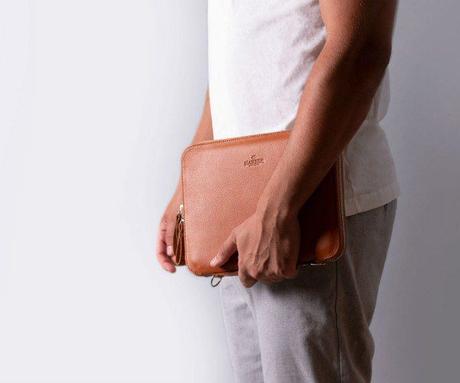 Perfect plane-friendly organiser that oozes elegance