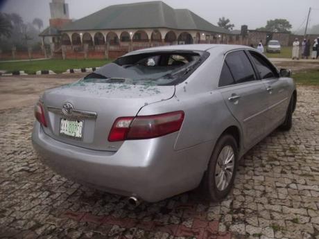 COVID-19: Tension as ‘deceased’ relative bickers over conduct of autopsy on corpse, destroys properties in Osun (PHOTOS)