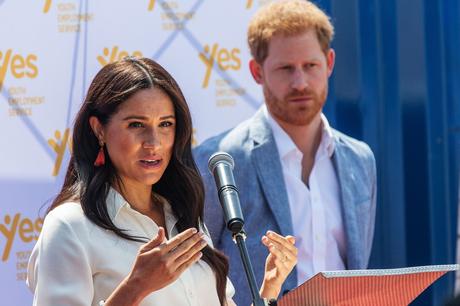 meghan-markle-left-“defenseless”-by-the-monarchy