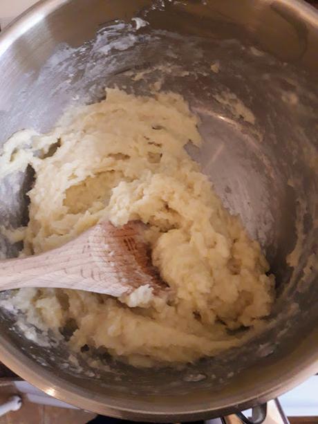 I read it in a book….making gougeres!?!