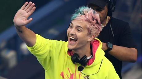 Ninja is streaming Fortnite battles again