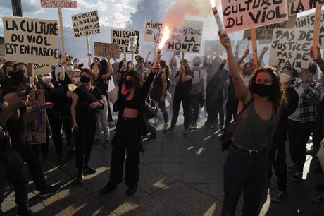 demonstrations-everywhere-in-france-against-“the-culture-of-rape-en-marche”