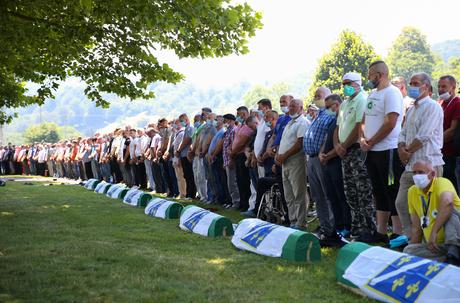 Bosnia: Muslims commemorate 25 years of the Srebrenica genocide